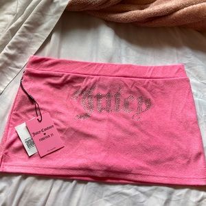 Size small pink juicy couture skort. brand new Unworn with tags
